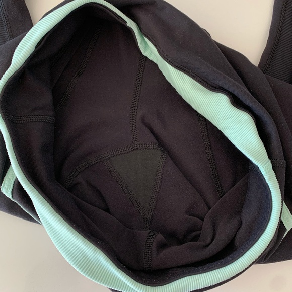 Lululemon Black and Teal Crop Leggings - Picture 4 of 5
